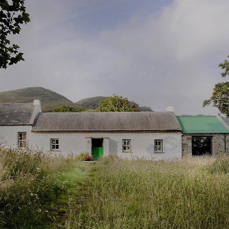 Secluded Thatched Cottage, Near Beaches & Hill Walking Rashenny 外观 照片