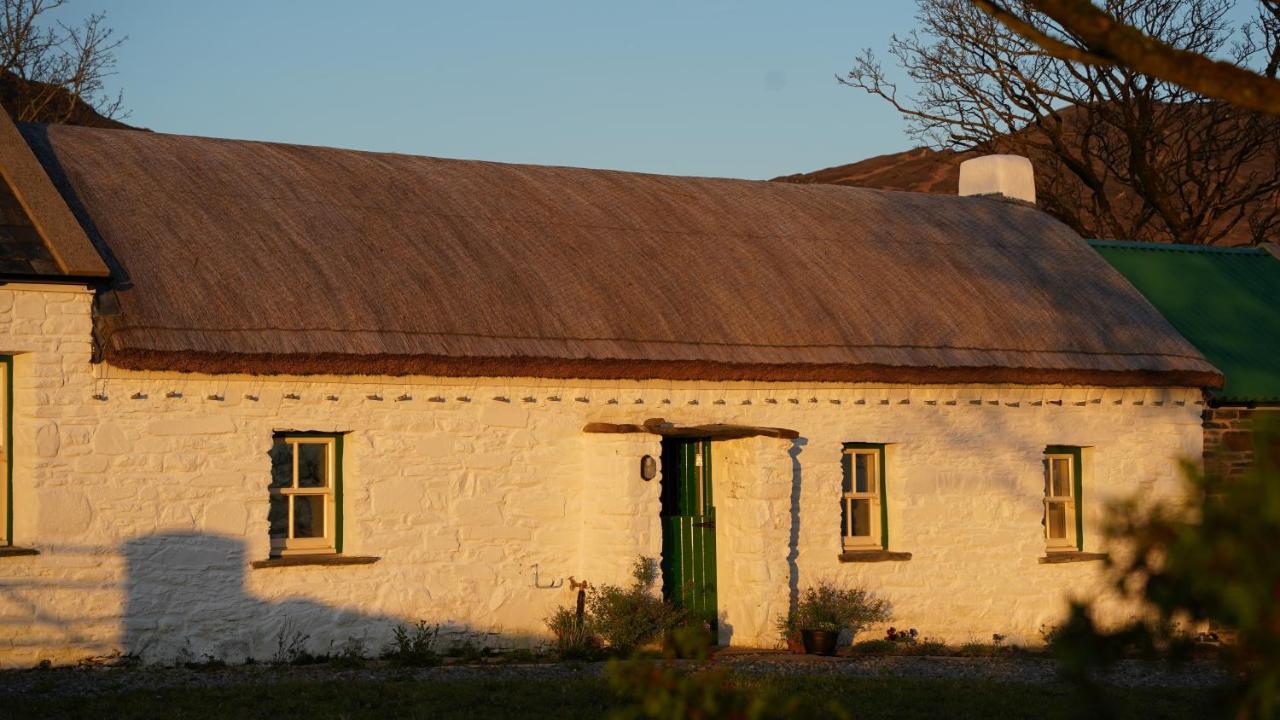 Secluded Thatched Cottage, Near Beaches & Hill Walking Rashenny 外观 照片